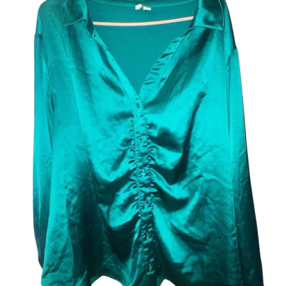 Catos Green Ruched Long Sleeve Blouse, it has been wore a few times.